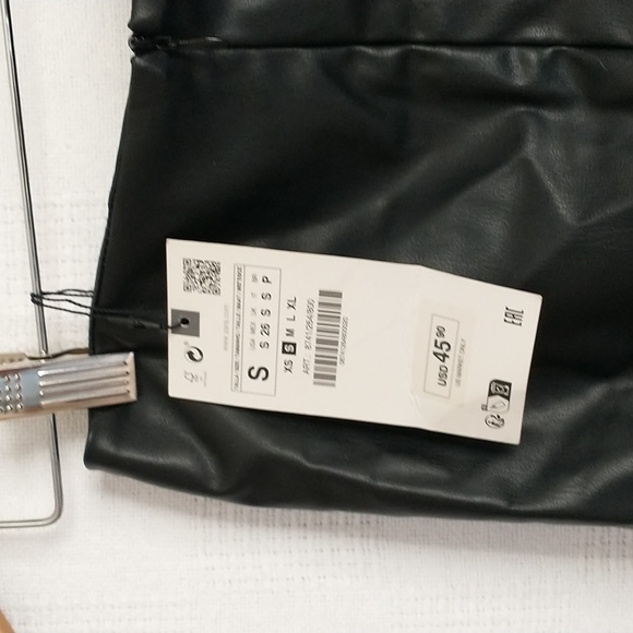 ZARA Faux Black Leather Chain Mini Skirt Size Small - Picture 7 of 8